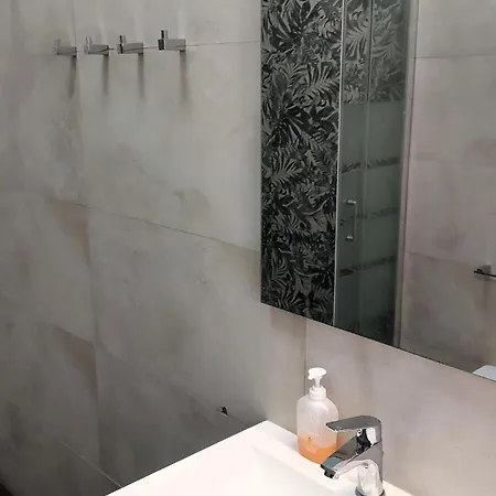 Ostia Apartment *